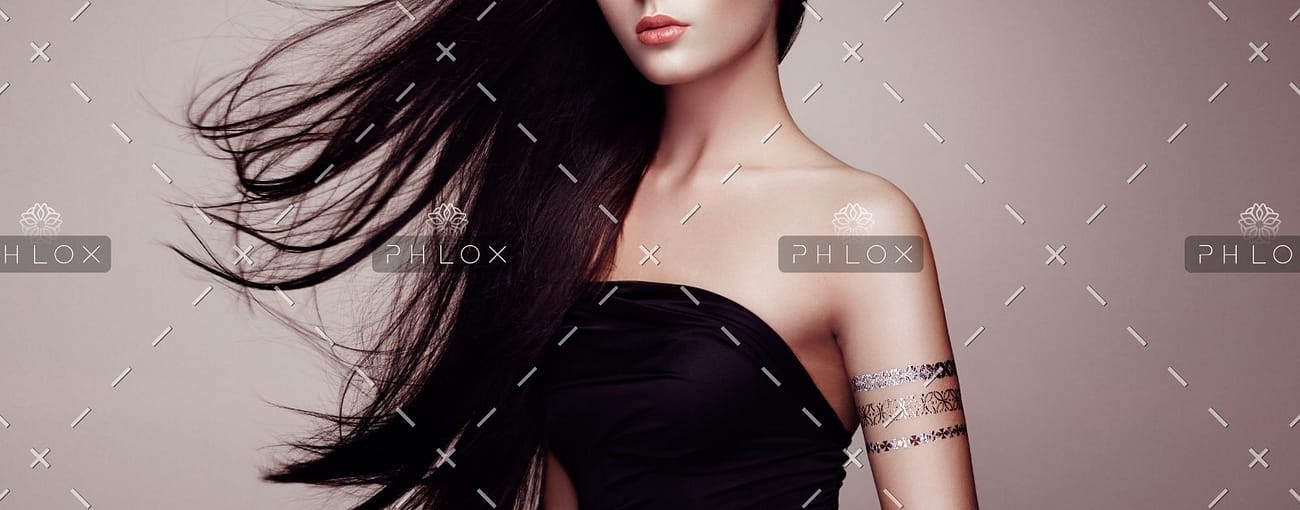 demo-attachment-564-fashion-portrait-of-elegant-woman-with-PRWMEEU